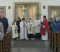 Palmweihe - Beginn hinten in der Kirche (Foto: PG)